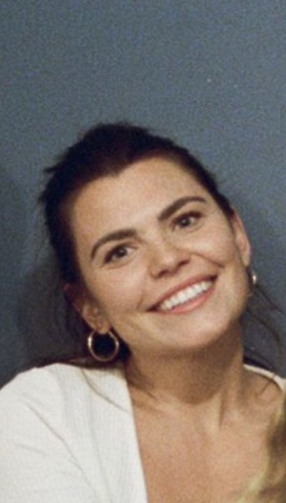 Holly - Journalistik, Bild- und Videobearbeitung, Englisch tutor