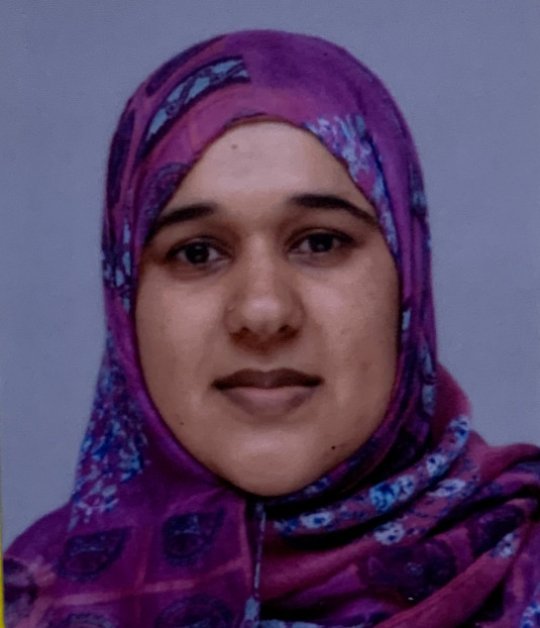 Hashmee Atika - Englisch tutor