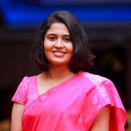 Abeyratna Hasini - Chemie, Biologie, Mathe tutor